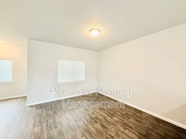 Building Photo - 12600 NE 49th St