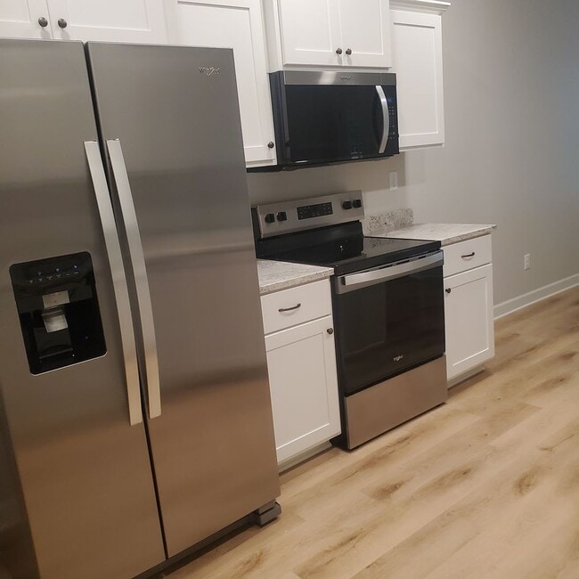 Building Photo - 6195 Clover Ct