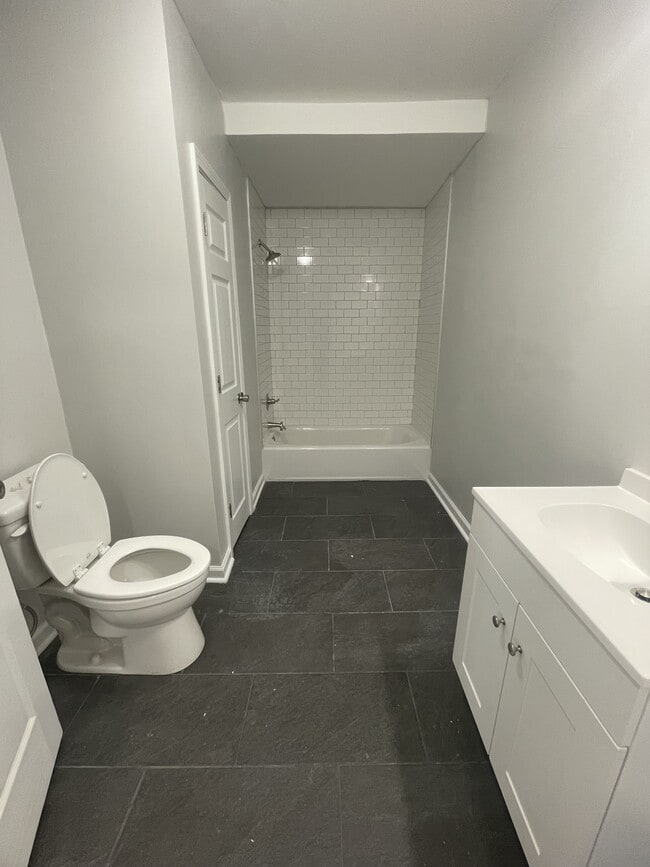 Building Photo - 424 Bell Ave