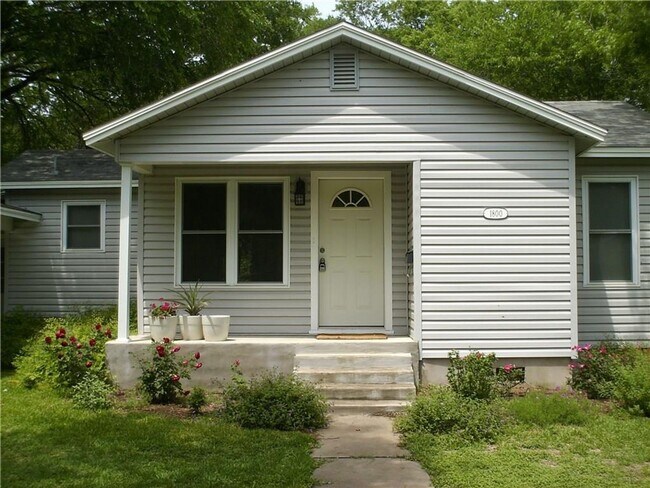 Building Photo - Brentwood 2x1