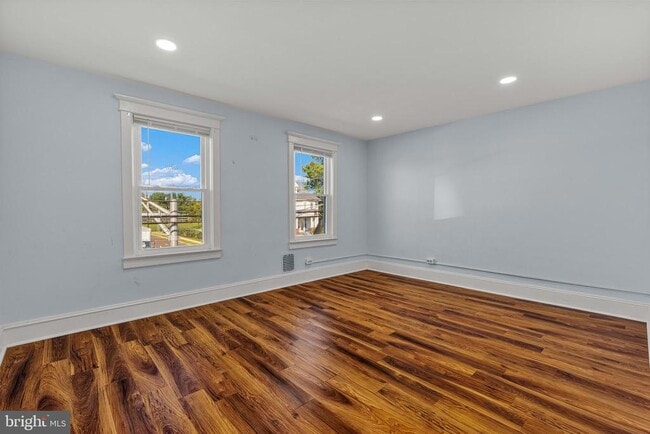 Building Photo - 601 High St