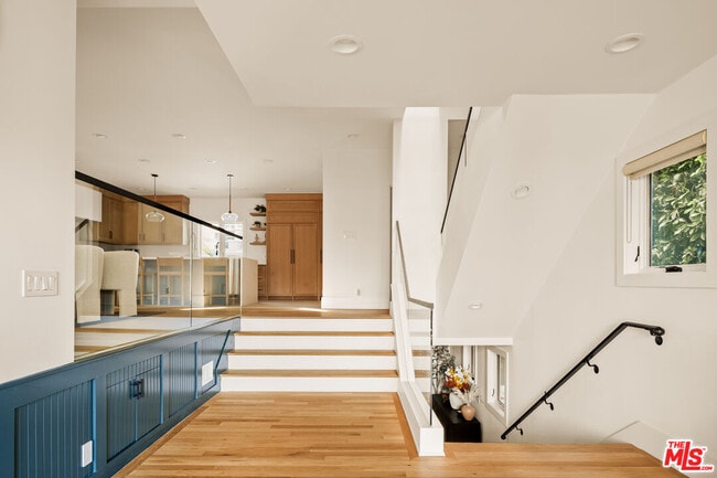 Building Photo - 3807 Vía Dolce