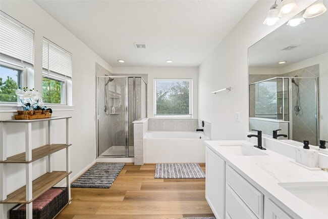 Building Photo - 4306 Lake Cypress Cir