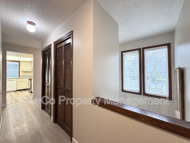 Building Photo - 324 SE 30th Ave