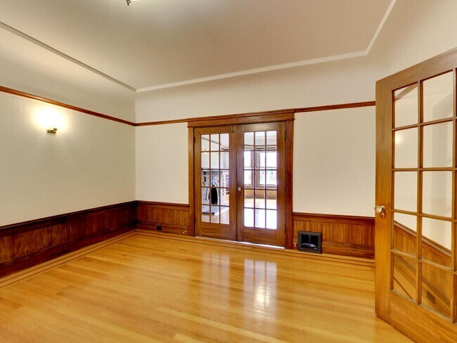 Building Photo - 1344-1346-1346 Chestnut St