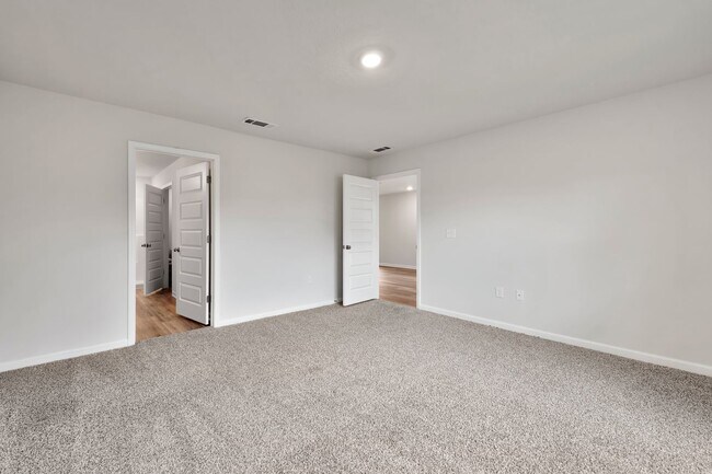 Building Photo - Beautiful 3BR Home with Privacy-Fenced Backyard in The Woodlands