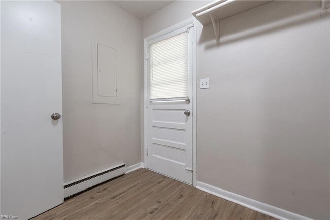 Building Photo - 344 Woodview Ave