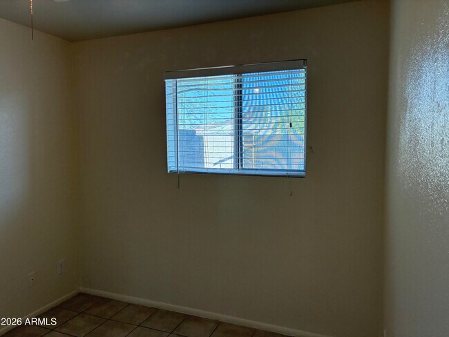 Building Photo - 1349 E Sahuaro Dr