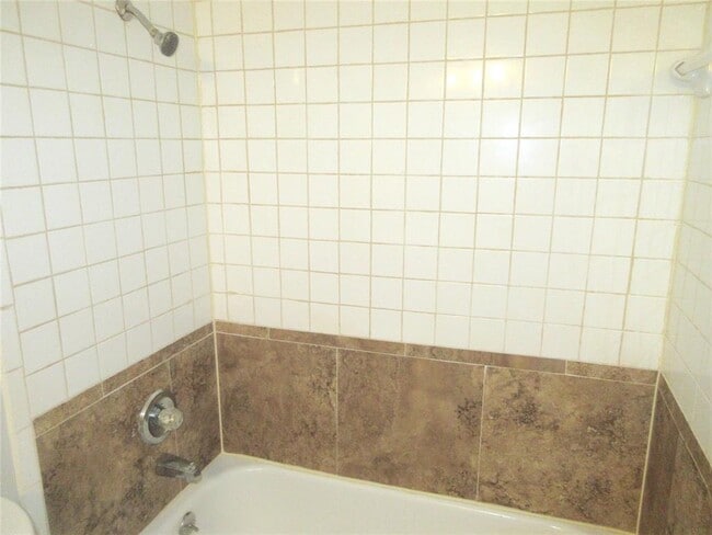 Building Photo - 1230 Shadowdale Dr