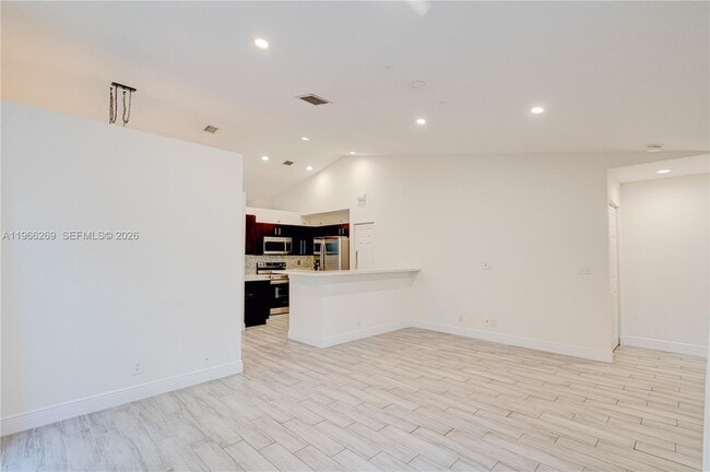 Building Photo - 1121 Golden Cane Dr