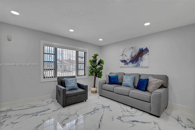 Building Photo - 895 W 39th Pl