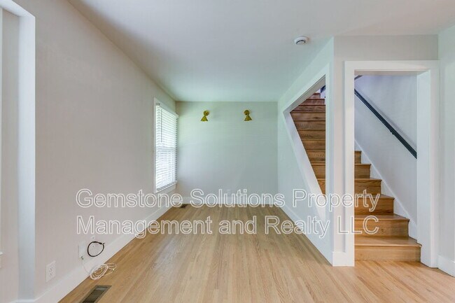 Building Photo - 1017 Jasperson Dr