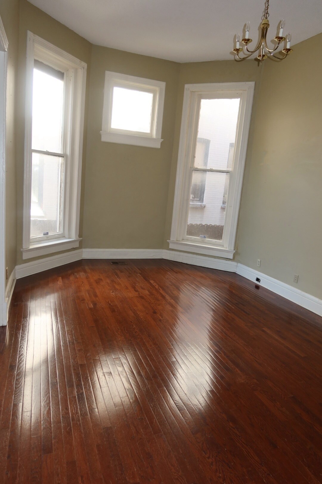 Building Photo - 433 Park Ave