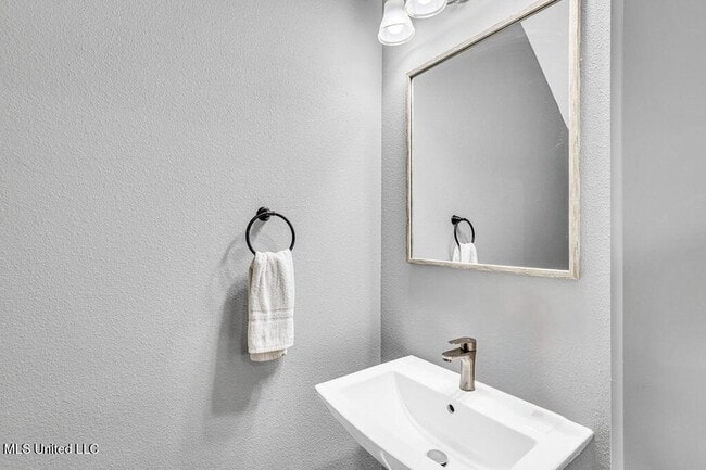 Building Photo - 112 E Orchard Loop