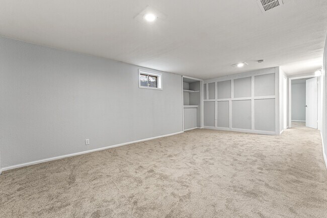 Building Photo - 3512 W Berry Dr