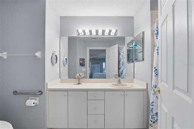 Building Photo - 1221 Wolford Dr