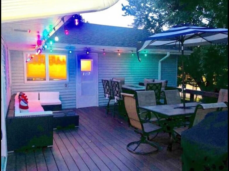 Shared deck - 1227 Jefferson St