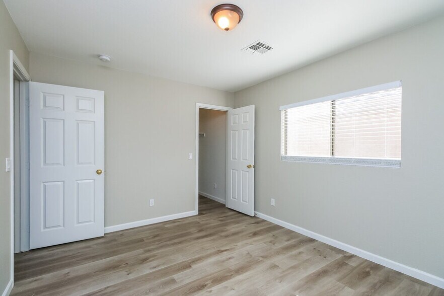 Building Photo - 3277 S Chaparral Rd