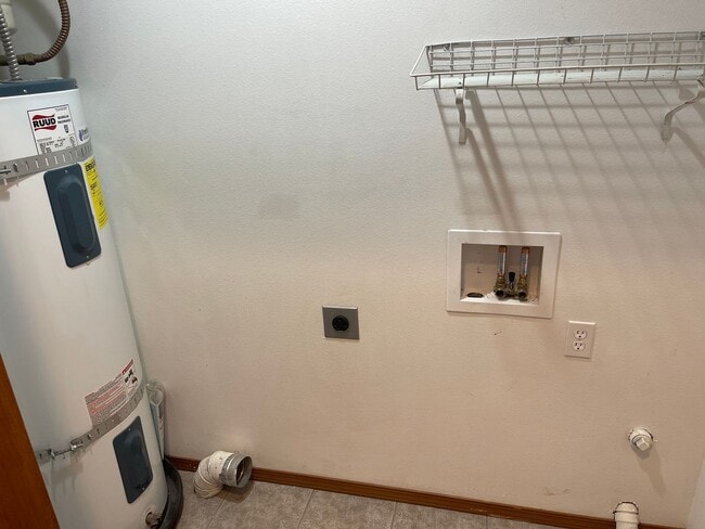 Building Photo - 1013 N Pierce Dr