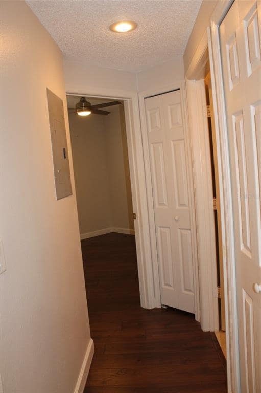 Building Photo - 550 Cranes Way