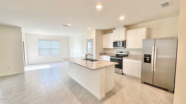 Building Photo - 6495 Topaz Dr
