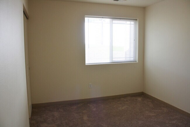 Building Photo - 1020 S Olympia Pl