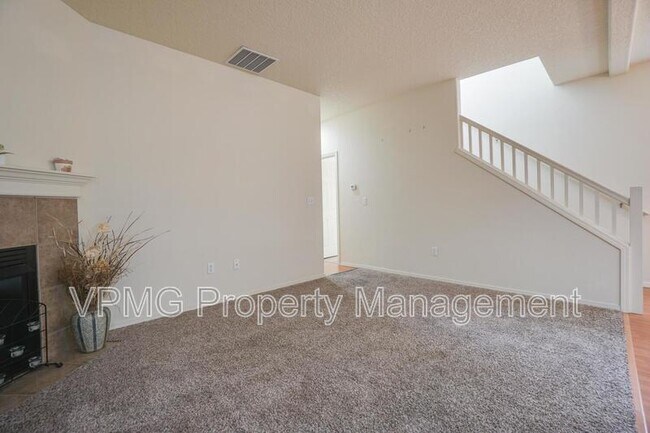 Building Photo - 1413 NE 87th Cir