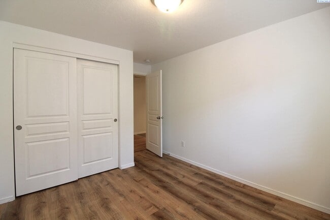 Building Photo - 3 bed/2 bath South Richland Rambler