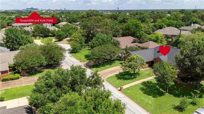 Building Photo - 2905 Aztec Ct