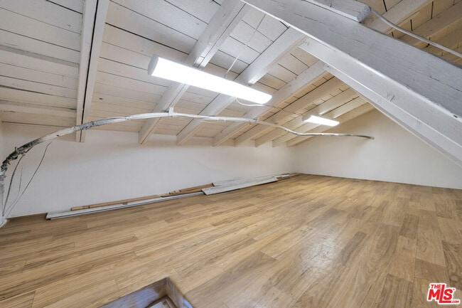 Building Photo - 10945 Cozycroft Ave