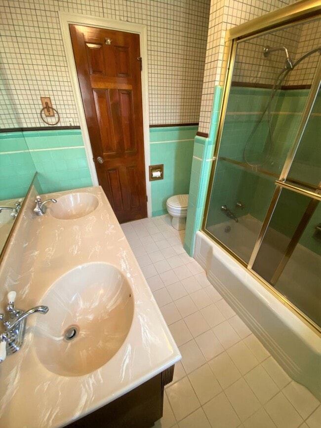 Building Photo - Beautiful Home in Old Southwest Reno w/Large Backyard