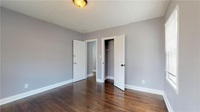 Building Photo - 2599 Eastwood Dr