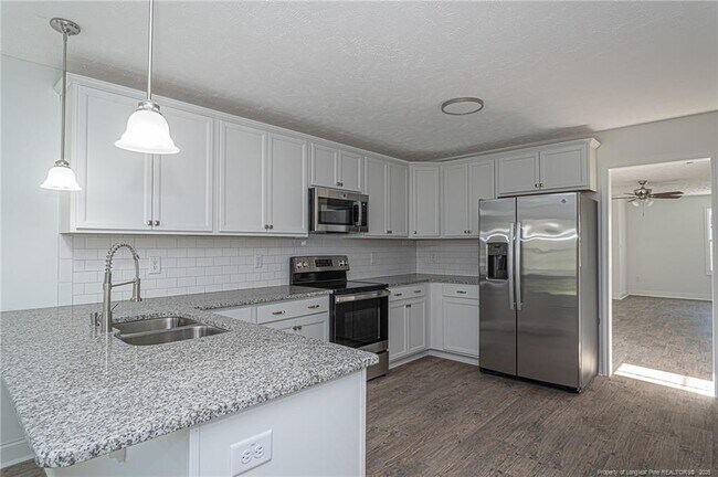 Building Photo - 907 Rochester Dr