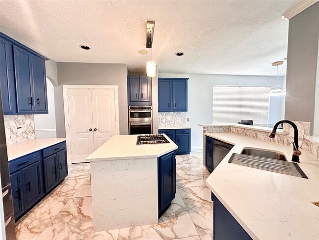 Building Photo - 2819 Lake Shore Harbour Dr