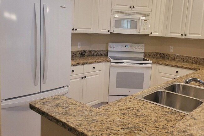 Building Photo - 9115 Capistrano St S