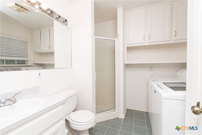 Building Photo - 4510 Russell Dr