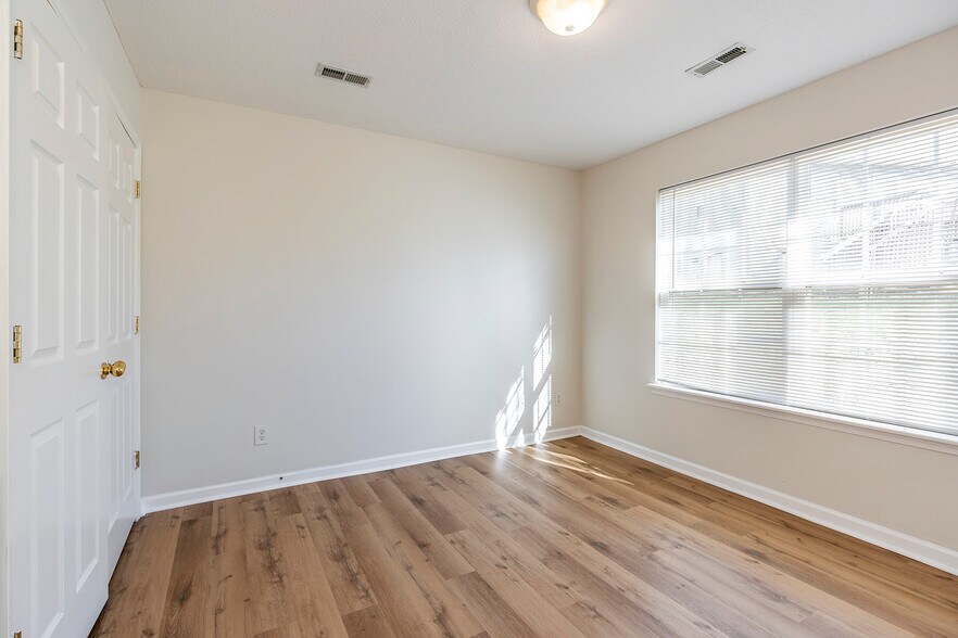 Building Photo - 405 Cricket Ln