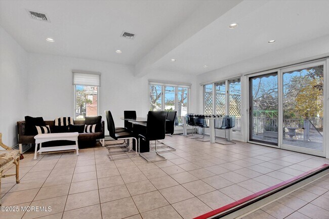 Building Photo - 589 Westwood Ave