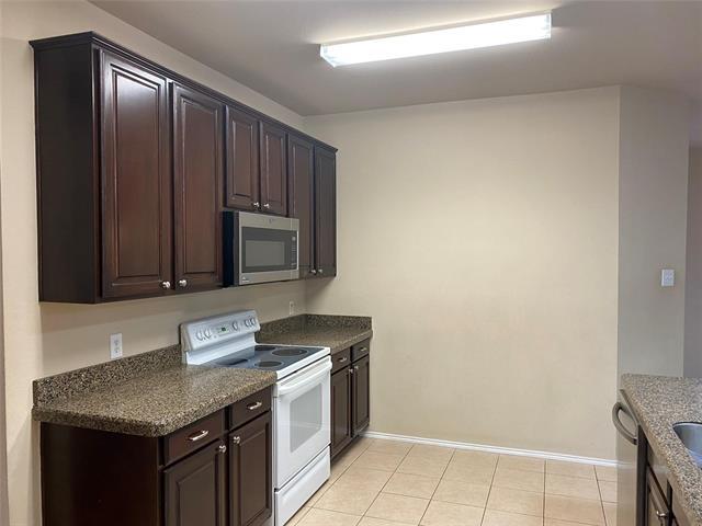 Building Photo - 1716 River Oaks Dr