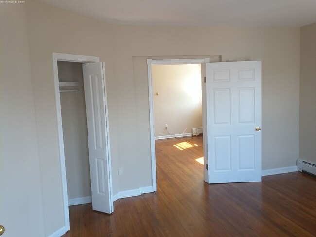 Building Photo - 2343 Barnum Ave