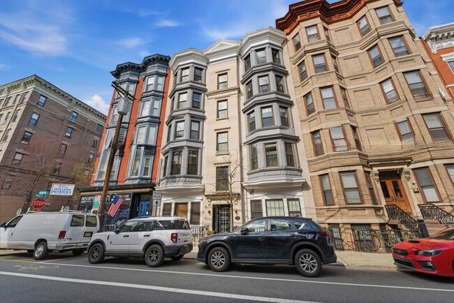 Building Photo - 902 Willow Ave