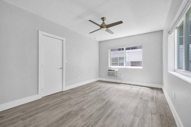 Building Photo - 9270 E Bay Harbor Dr