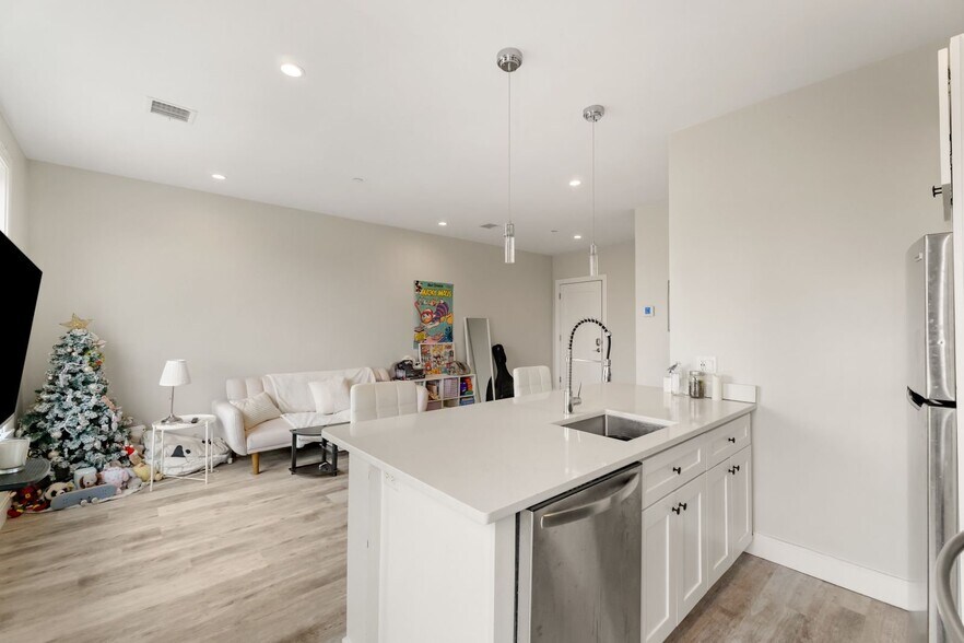 Building Photo - 1457 Tremont St