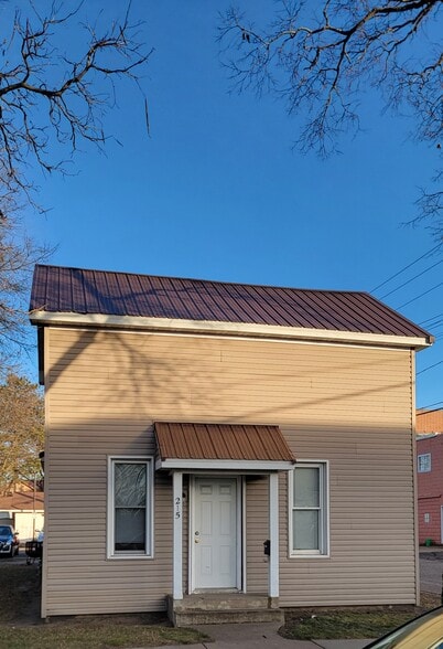 Primary Photo - 215 6th Ave