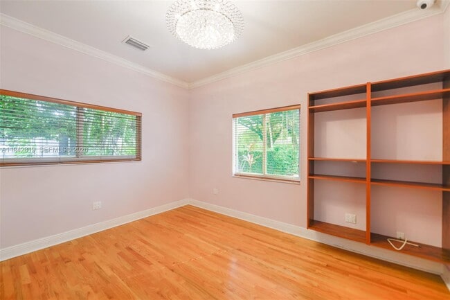 Building Photo - 911 Mariana Ave