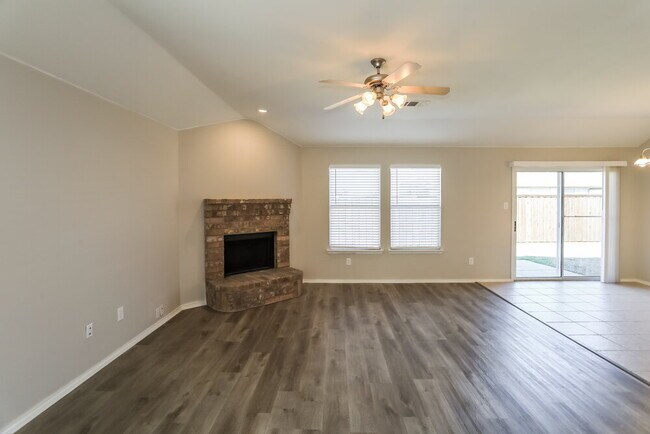 Building Photo - 2036 Forest Meadow Dr