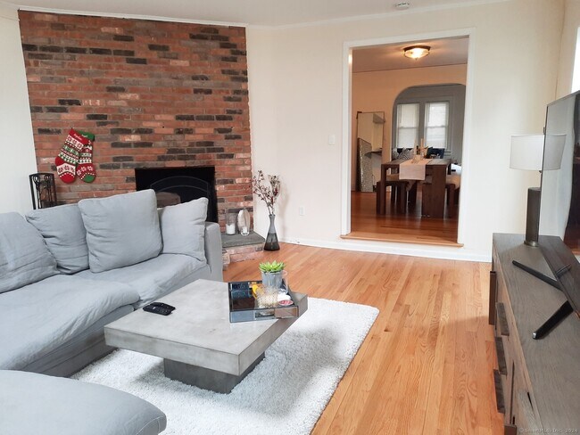 Building Photo - 8 Rockland Pl