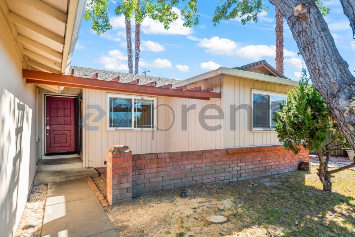 Building Photo - Unit