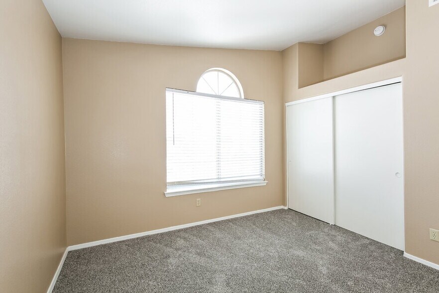 Building Photo - 5005 Monte Del Sol Ln