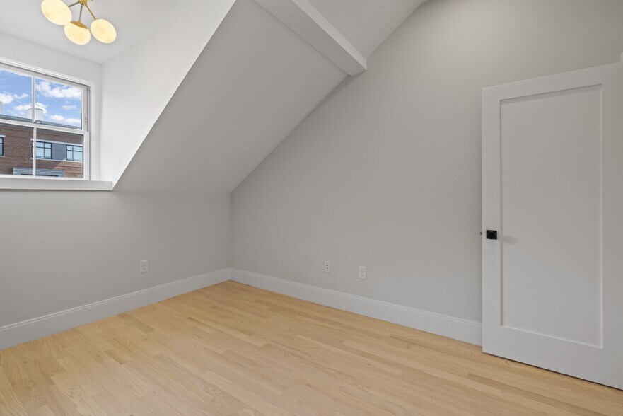 Building Photo - 22 Paris St